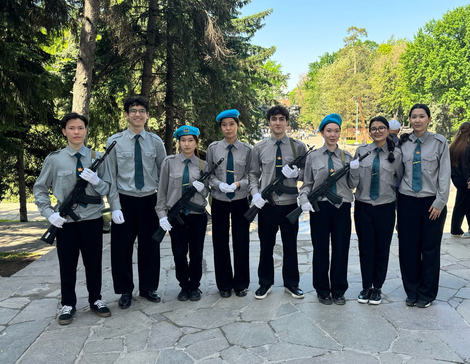 №56 гимназиясының оқушылары Құрметті қарауылда!